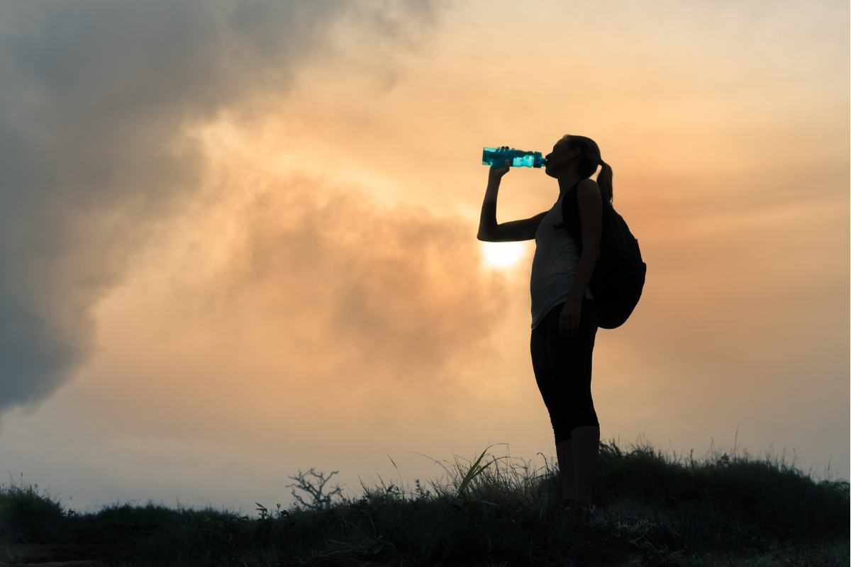 How to Stay Hydrated While Traveling